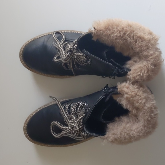 Boots - Picture 4 of 6